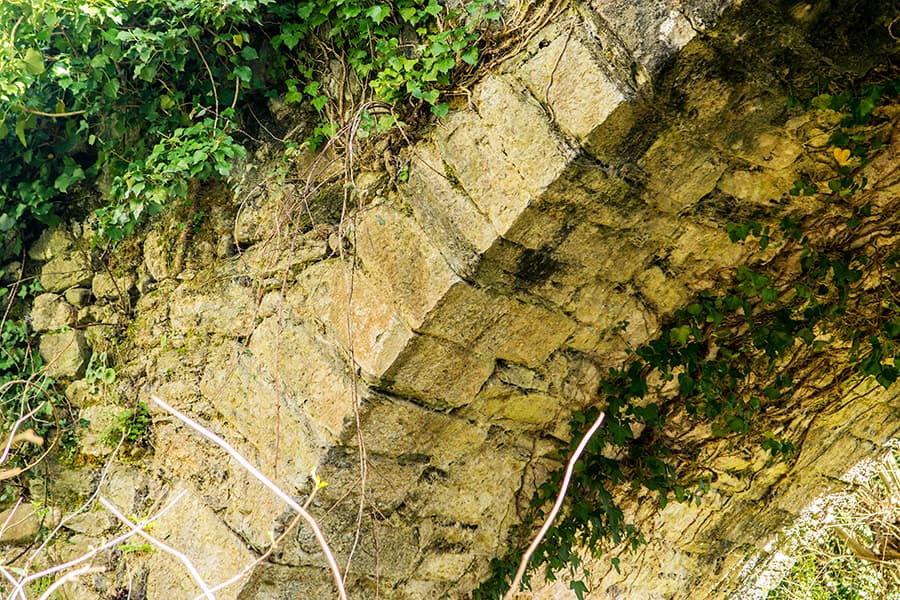 Detalle de las dovelas del puente